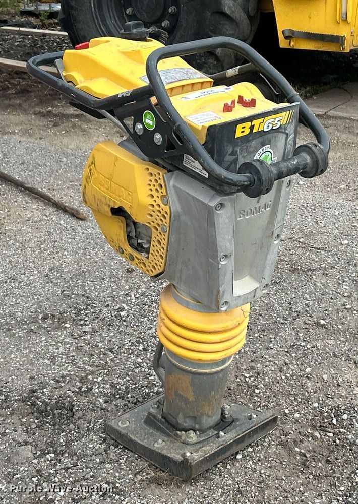 image for item EK2795 2019 Bomag BT65 plate compactor