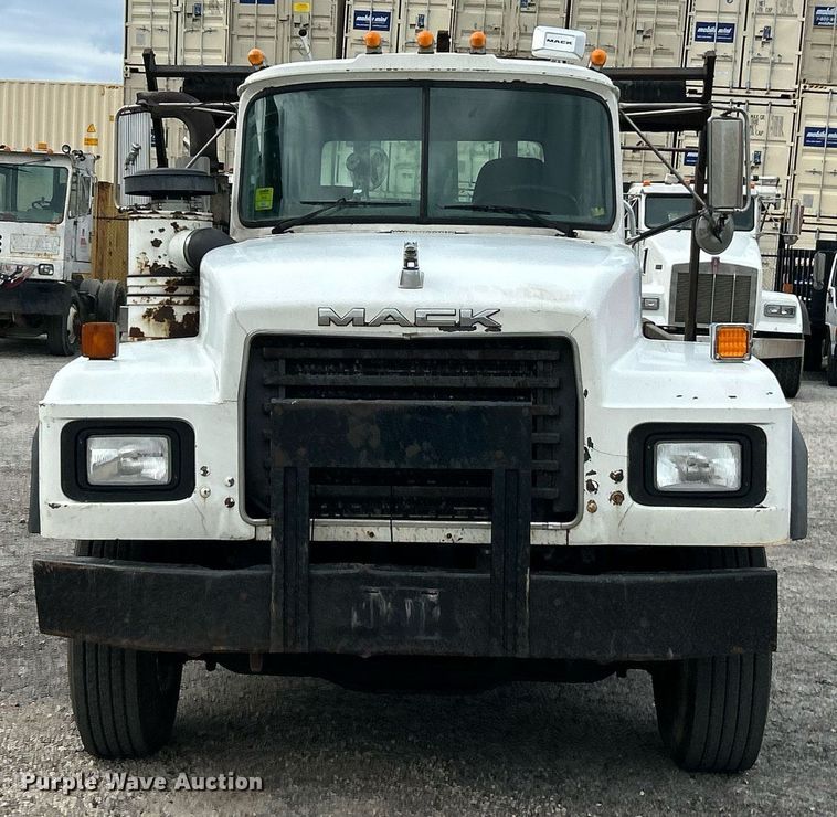 image for item EK2824 2001 Mack RD688S hook lift truck