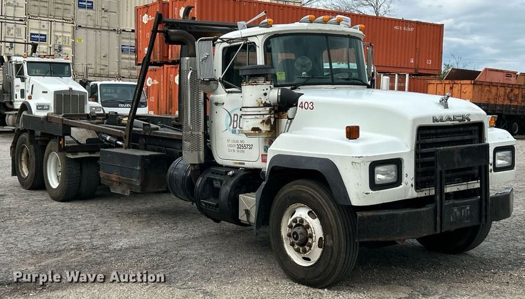 image for item EK2824 2001 Mack RD688S hook lift truck