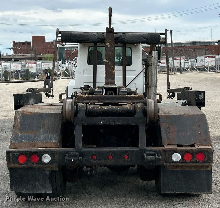 image for item EK2824 2001 Mack RD688S hook lift truck