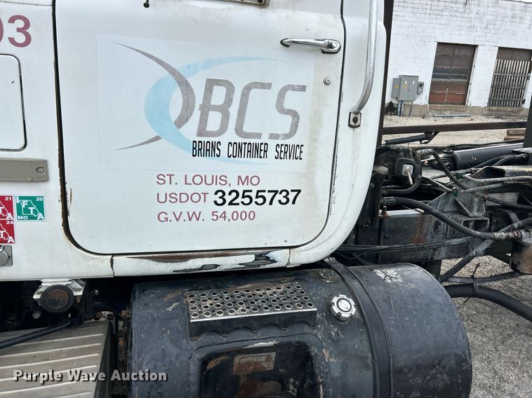 image for item EK2824 2001 Mack RD688S hook lift truck