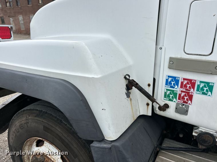 image for item EK2824 2001 Mack RD688S hook lift truck