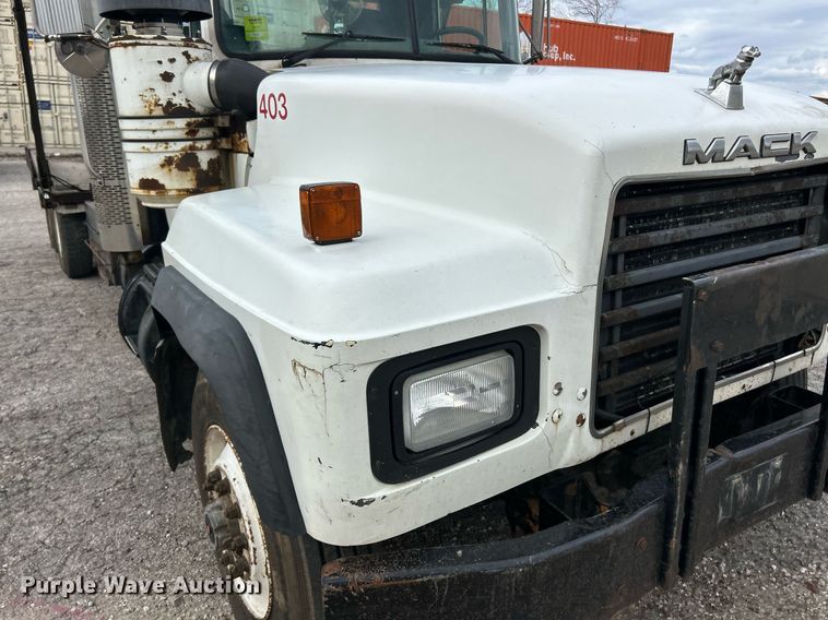 image for item EK2824 2001 Mack RD688S hook lift truck