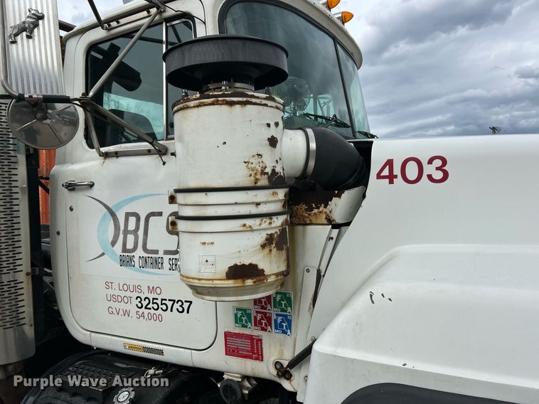 image for item EK2824 2001 Mack RD688S hook lift truck