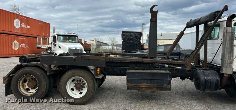 image for item EK2824 2001 Mack RD688S hook lift truck