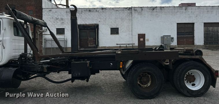 image for item EK2824 2001 Mack RD688S hook lift truck