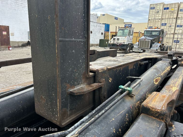 image for item EK2824 2001 Mack RD688S hook lift truck