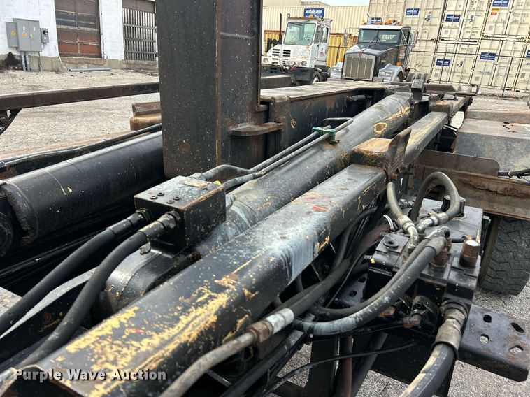 image for item EK2824 2001 Mack RD688S hook lift truck