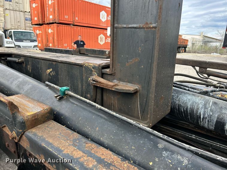 image for item EK2824 2001 Mack RD688S hook lift truck