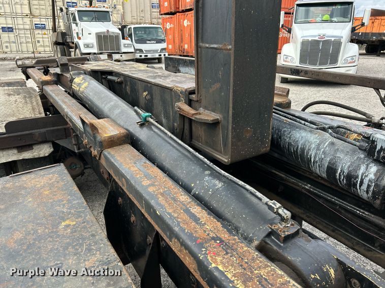 image for item EK2824 2001 Mack RD688S hook lift truck