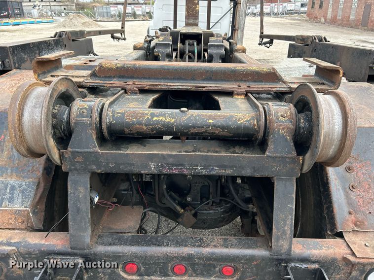 image for item EK2824 2001 Mack RD688S hook lift truck