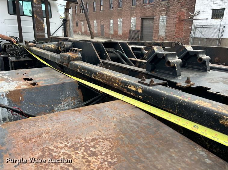 image for item EK2824 2001 Mack RD688S hook lift truck