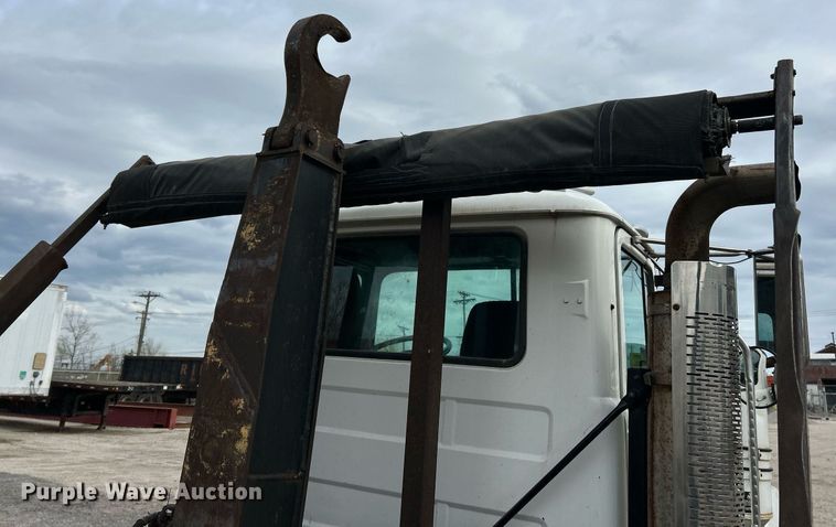 image for item EK2824 2001 Mack RD688S hook lift truck