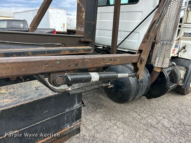 image for item EK2824 2001 Mack RD688S hook lift truck