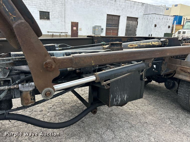 image for item EK2824 2001 Mack RD688S hook lift truck