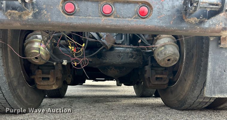 image for item EK2824 2001 Mack RD688S hook lift truck