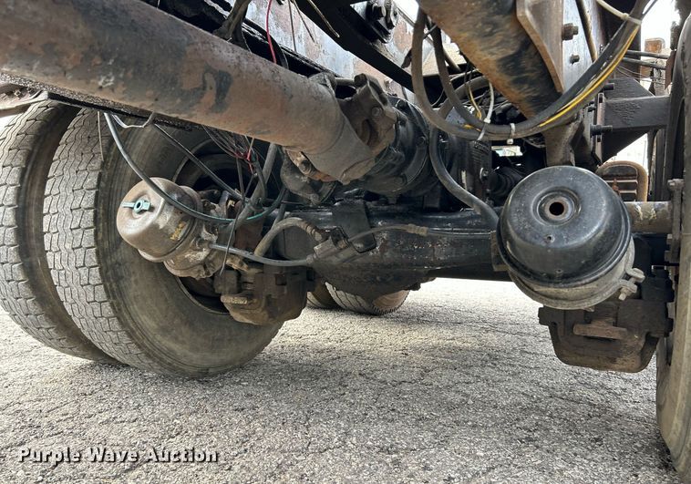 image for item EK2824 2001 Mack RD688S hook lift truck