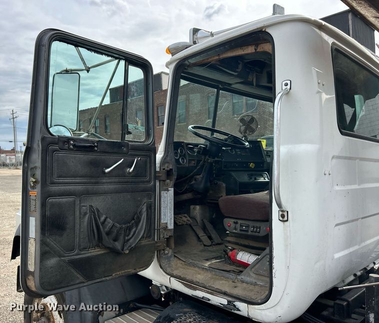 image for item EK2824 2001 Mack RD688S hook lift truck