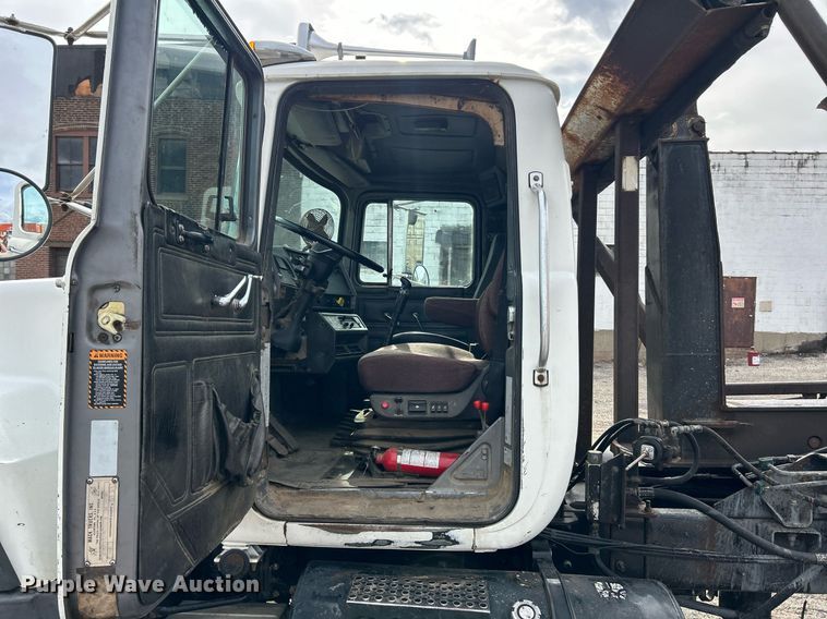 image for item EK2824 2001 Mack RD688S hook lift truck