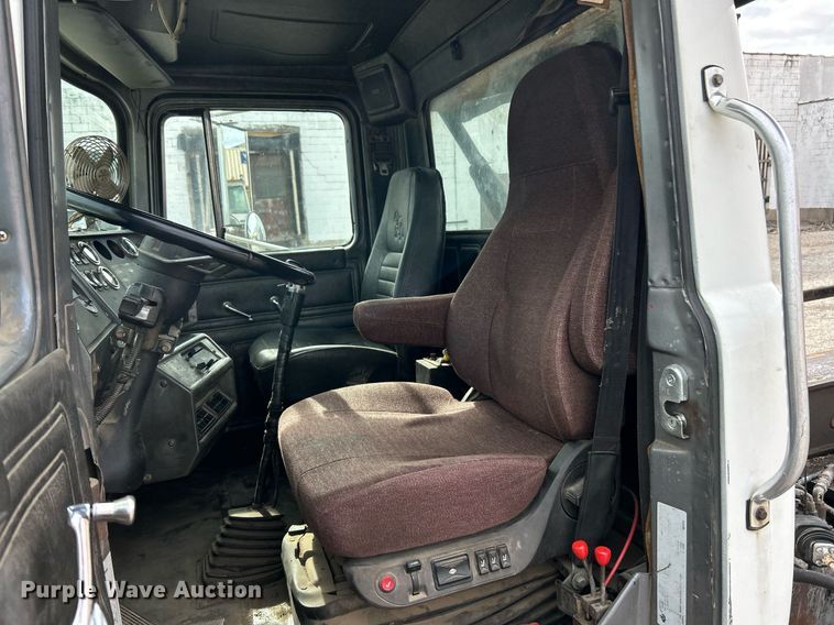 image for item EK2824 2001 Mack RD688S hook lift truck