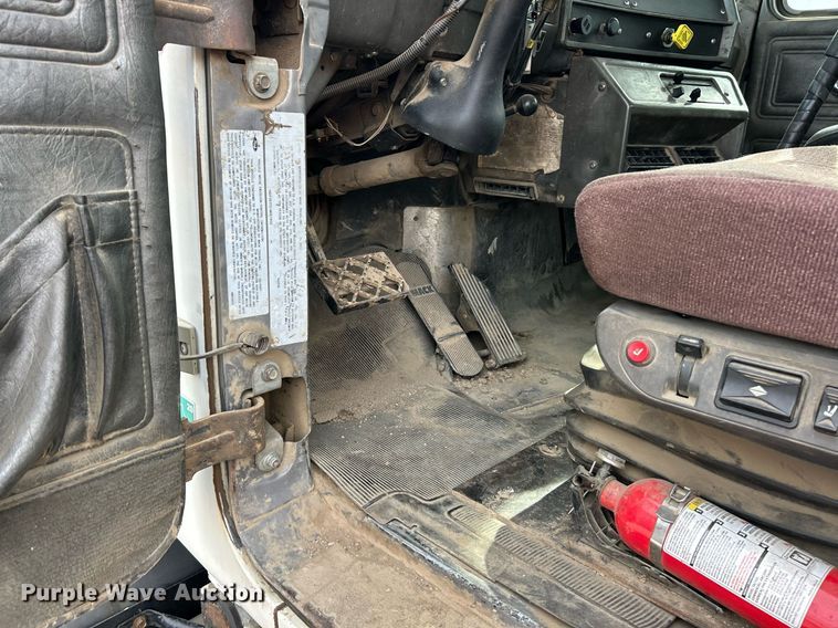 image for item EK2824 2001 Mack RD688S hook lift truck