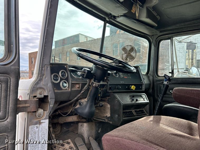 image for item EK2824 2001 Mack RD688S hook lift truck