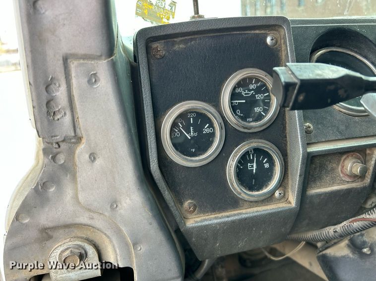 image for item EK2824 2001 Mack RD688S hook lift truck