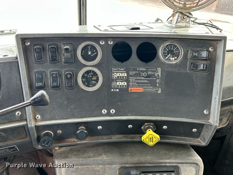 image for item EK2824 2001 Mack RD688S hook lift truck