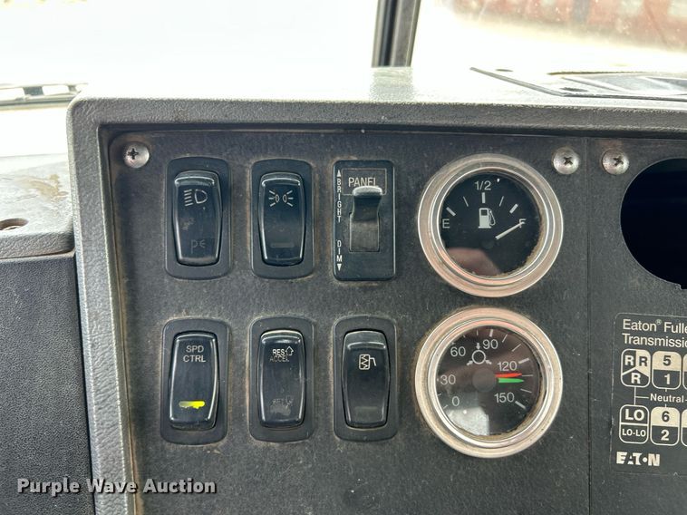 image for item EK2824 2001 Mack RD688S hook lift truck