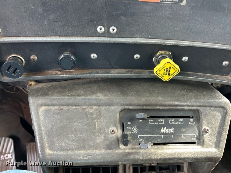 image for item EK2824 2001 Mack RD688S hook lift truck