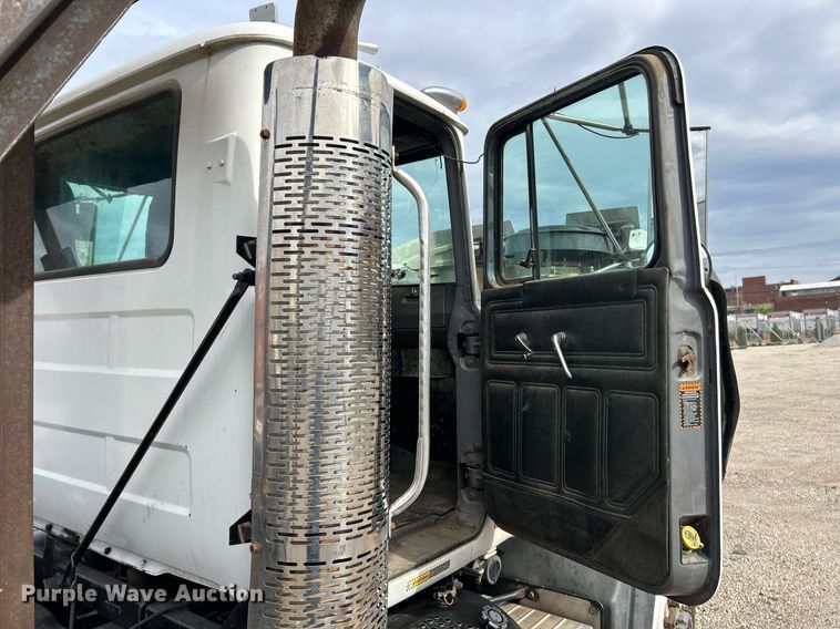 image for item EK2824 2001 Mack RD688S hook lift truck