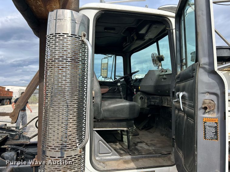image for item EK2824 2001 Mack RD688S hook lift truck