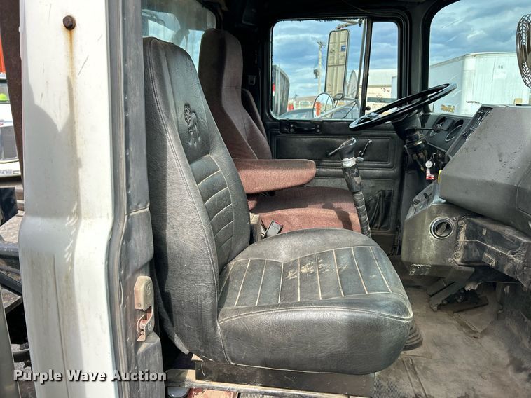 image for item EK2824 2001 Mack RD688S hook lift truck