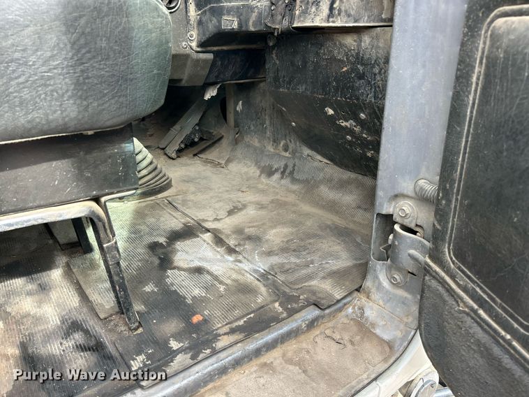 image for item EK2824 2001 Mack RD688S hook lift truck