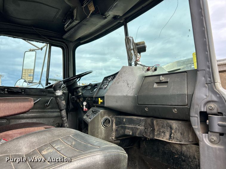 image for item EK2824 2001 Mack RD688S hook lift truck