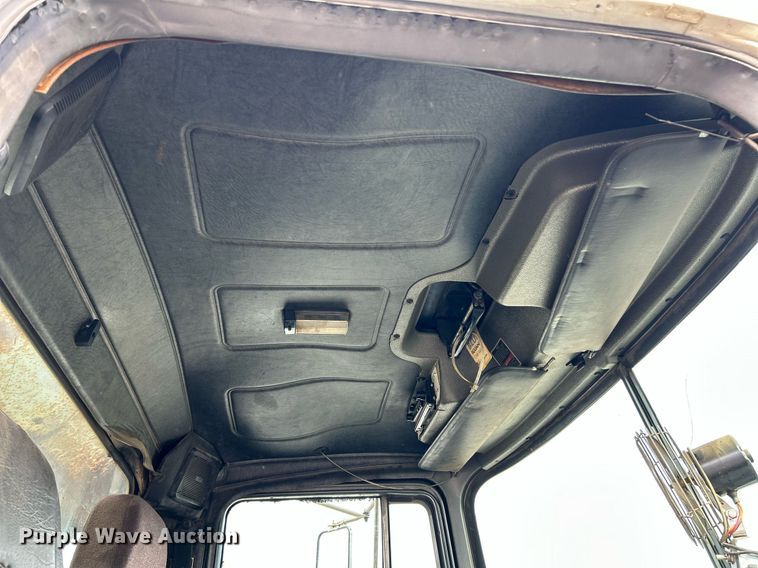 image for item EK2824 2001 Mack RD688S hook lift truck