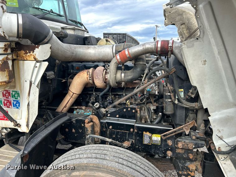 image for item EK2824 2001 Mack RD688S hook lift truck