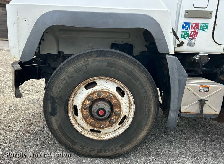 image for item EK2824 2001 Mack RD688S hook lift truck