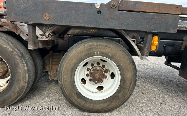 image for item EK2824 2001 Mack RD688S hook lift truck