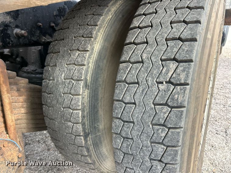 image for item EK2824 2001 Mack RD688S hook lift truck