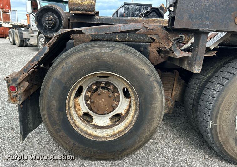 image for item EK2824 2001 Mack RD688S hook lift truck