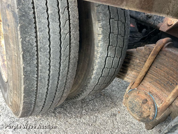 image for item EK2824 2001 Mack RD688S hook lift truck