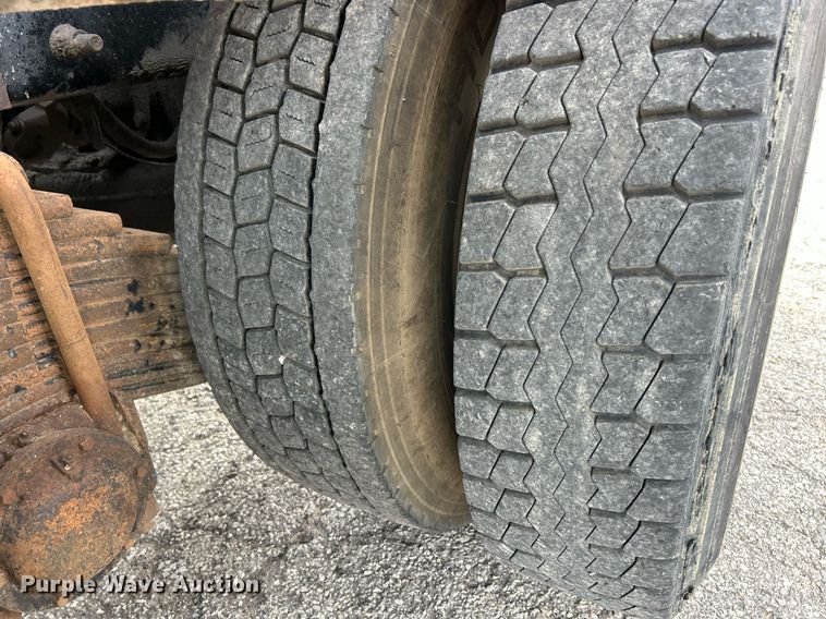 image for item EK2824 2001 Mack RD688S hook lift truck