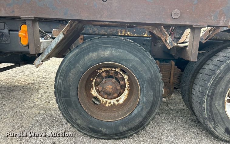 image for item EK2824 2001 Mack RD688S hook lift truck