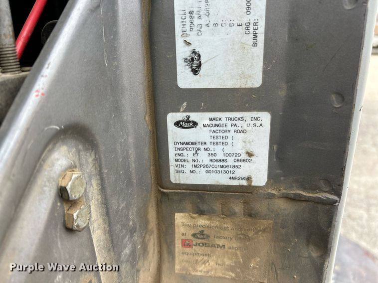 image for item EK2824 2001 Mack RD688S hook lift truck