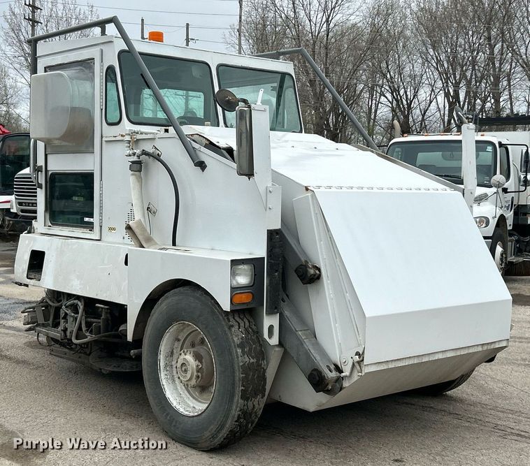 image for item EK2826 2001 Elgin Pelican Series P street sweeper