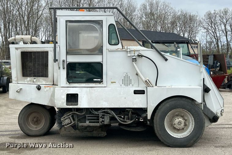 image for item EK2826 2001 Elgin Pelican Series P street sweeper