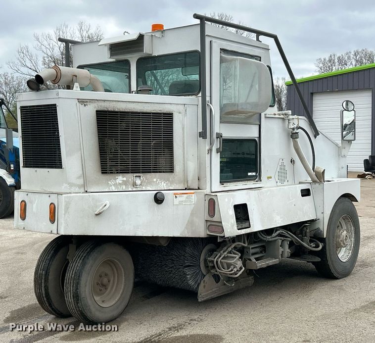 image for item EK2826 2001 Elgin Pelican Series P street sweeper
