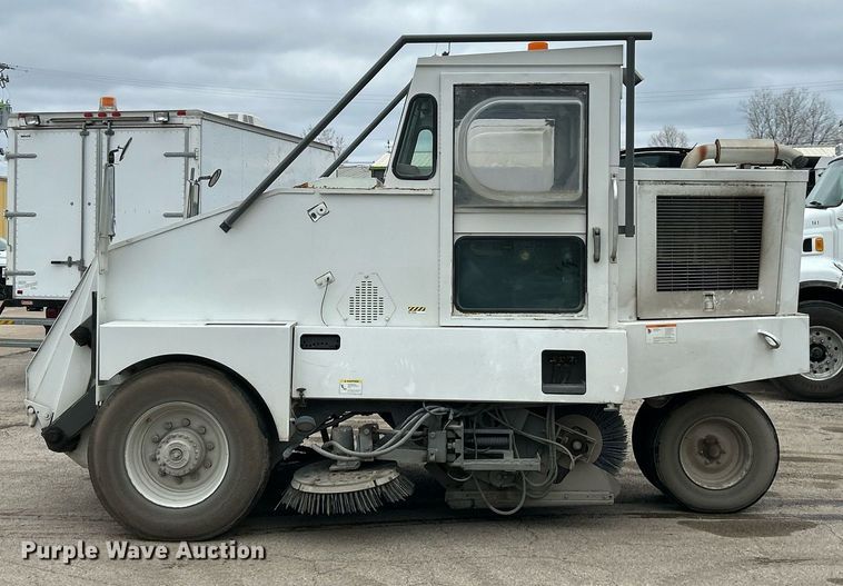 image for item EK2826 2001 Elgin Pelican Series P street sweeper