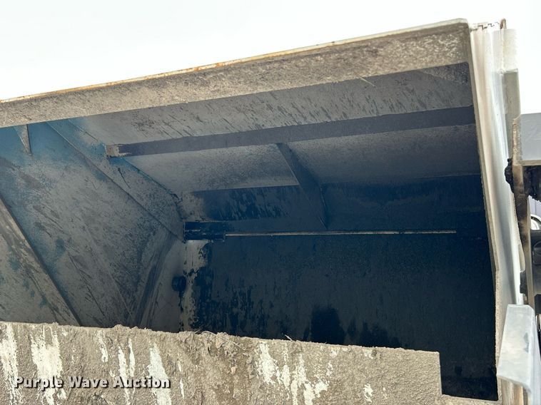 image for item EK2826 2001 Elgin Pelican Series P street sweeper